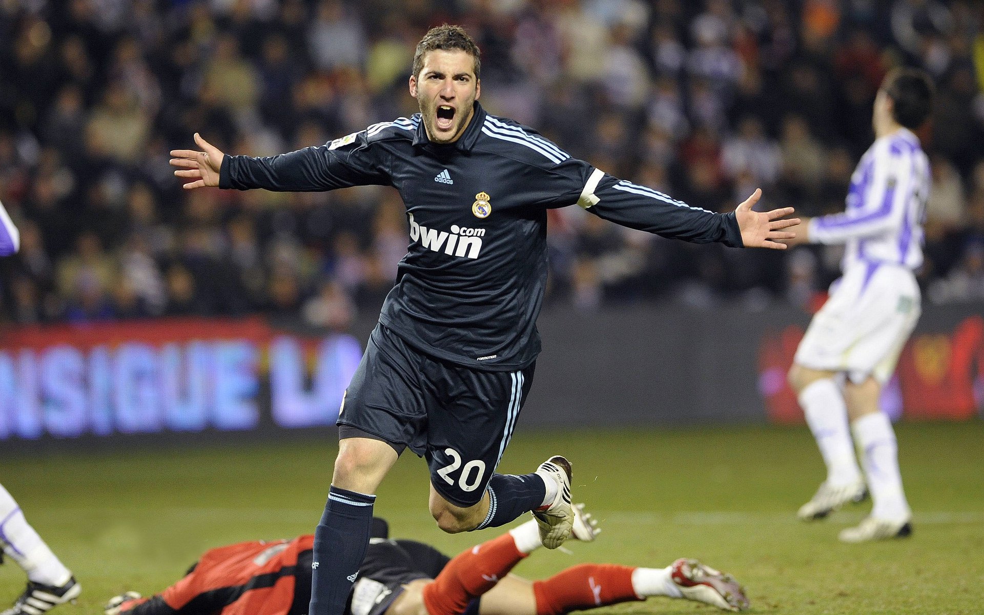 五大联赛是否提升中场球员无球区域跑动数据分析比重,五大联赛不失球记录