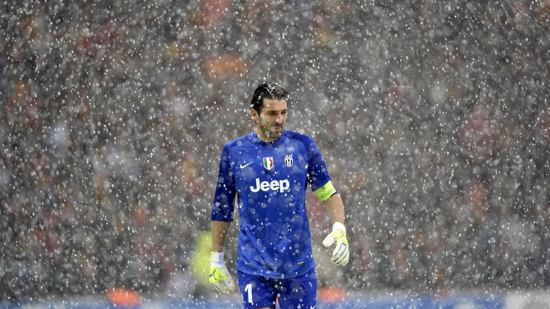 米兰体育官方下载-欧洲杯激战连连：战术变幻引爆现场！，欧洲杯揭幕战依98db in